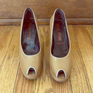 MIU MIU Tan vintage peep toe platforms sz6